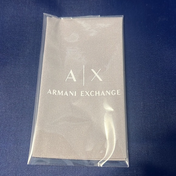 Armani Exchange sun glass case (with dust cloth) - Picture 4 of 4